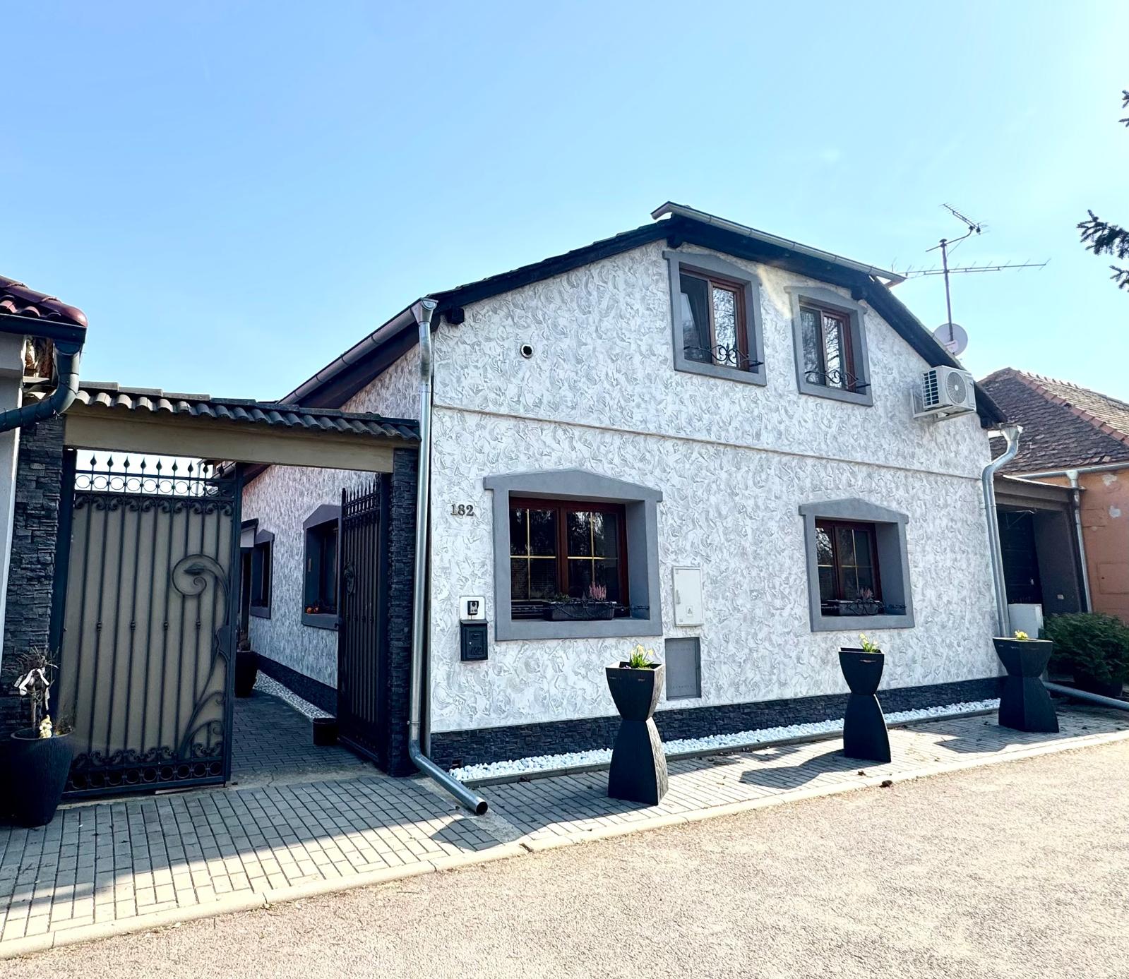 Prodej rodinneho domu 212 m², pozemek 758 m²
